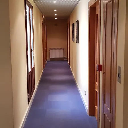 伊莎贝尔酒店 2*